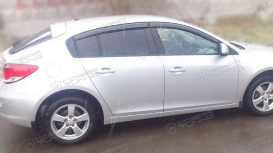 Дефлекторы окон (ветровики) Chevrolet Cruze Hb 5d 2011 (Шевролет Круз) ТМ Кобра Тюнинг