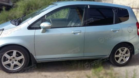 Дефлекторы окон (ветровики) Honda Jazz I/Fit 2002-2008 (Хонда Джаз) ТМ Кобра Тюнинг