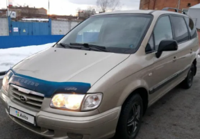 Дефлектор капота (мухобойка) HYUNDAI Trajet с 1999–2008 г.в. (Хюндай Траджет) ТМ Вип Тюнинг