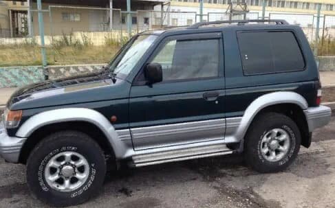 Дефлекторы окон (ветровики) Mitsubishi Pajero II 3d 1991-2000 (Митсубиши Паджеро) ТМ Кобра Тюнинг