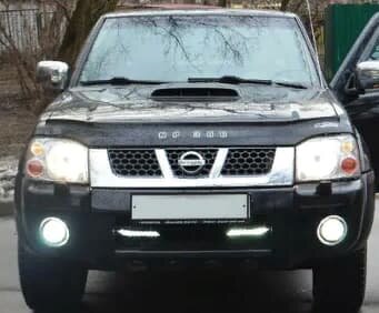 Дефлектор капота (мухобойка) NISSAN NP300 с 2008 г.в. (Ниссан НП300) ТМ Вип Тюнинг